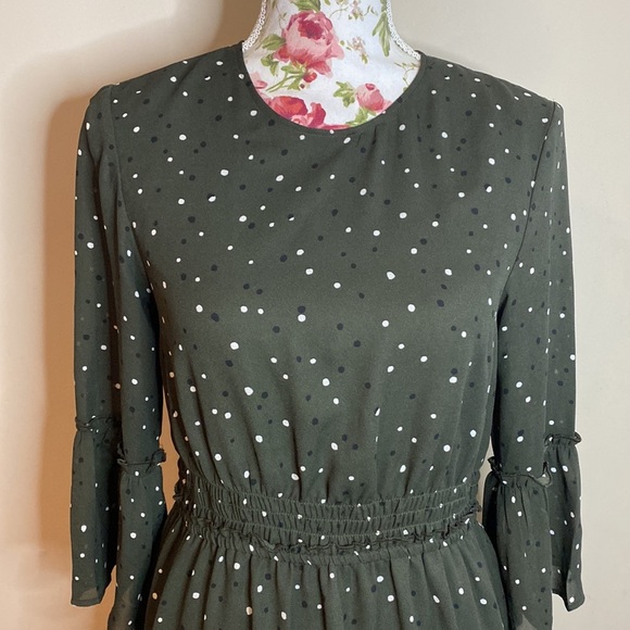 H&M | green and black & white polka dot bell sleeved dress - Picture 3 of 8